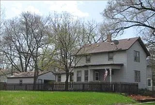 322 Vernon Ave photo 1
