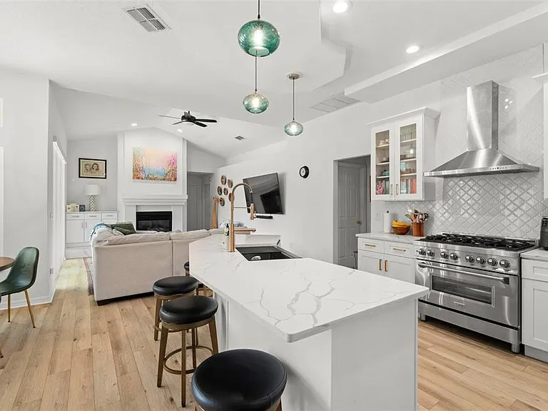 10516 Rochester Way — Photo 12