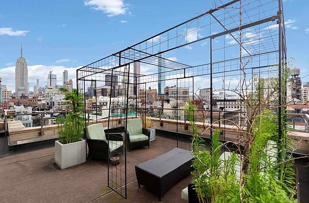 Rented by REAL New York | media 21