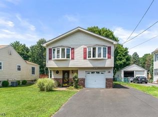 18 Hunter St, Succasunna, NJ 07876