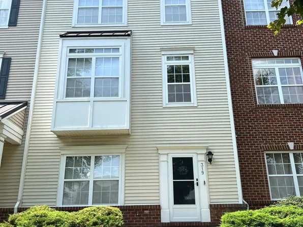 319 S Parkway Dr, Middletown, DE 19709