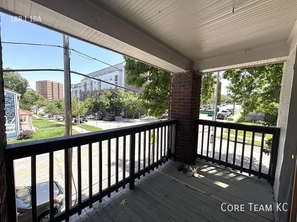 103 W 51st St #2E, Kansas City, MO 64112