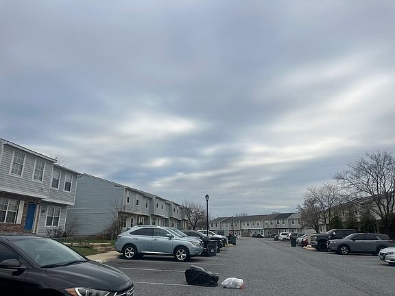 4th image of 929 N Olive Branch Ct