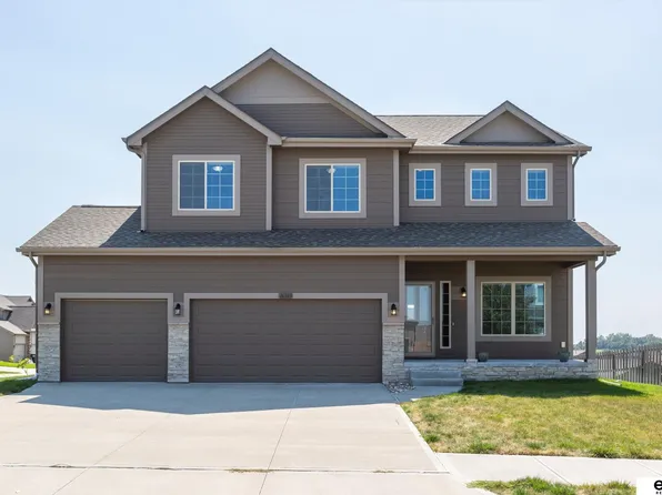 16303 Girard St, Bennington, NE 68007