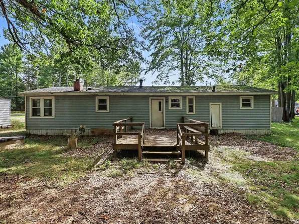 1673 Pine Dr, Traverse City, MI 49686