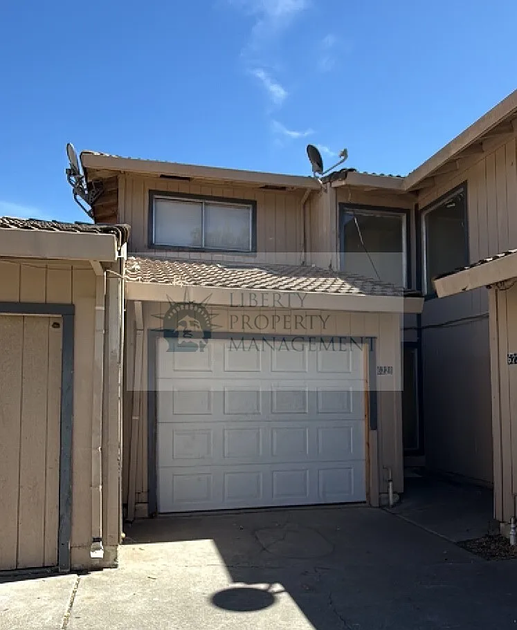 3 bed, 1.5 bath, 1200 sqft, $1,695 — Photo 1