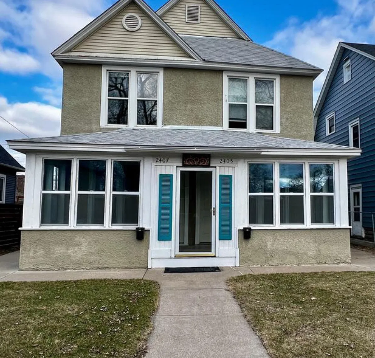 2405 Grand St NE — Photo 1