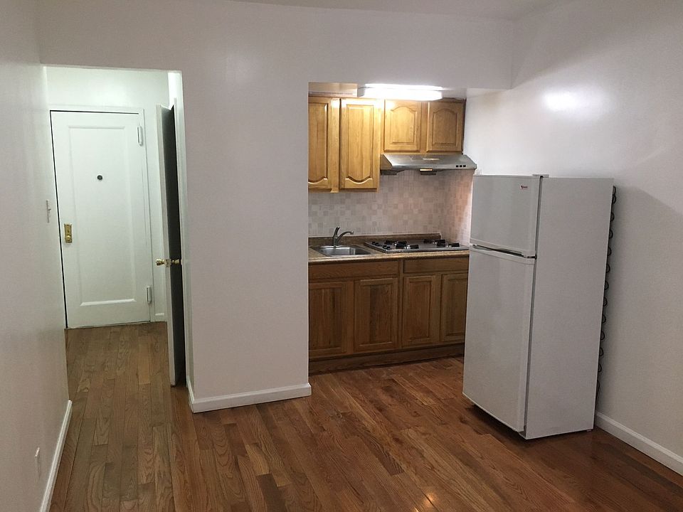 2nd image of 147 Elizabeth St #3