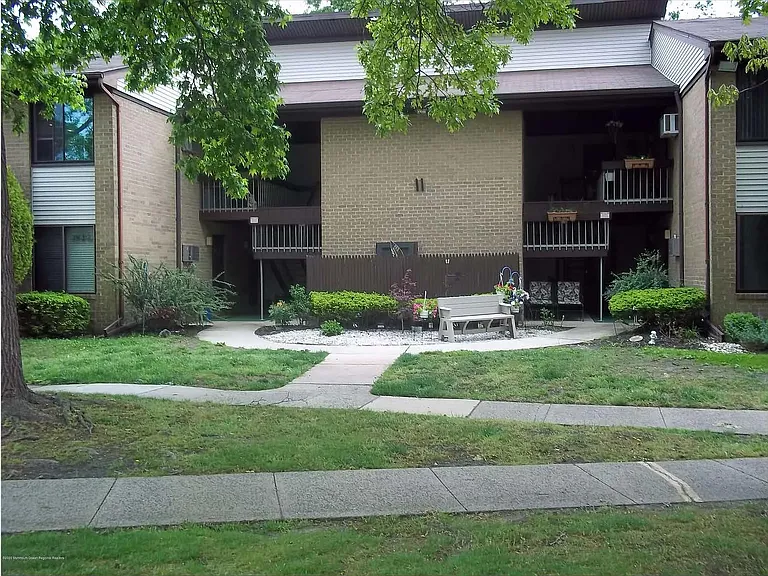 11 Pine Cluster Cir #C — Photo 1