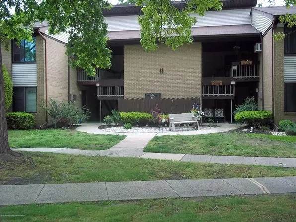 11 Pine Cluster Cir Unit C, Manalapan, NJ 07726