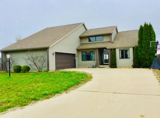 3716 Boulder Ridge Dr, Champaign, IL 61822