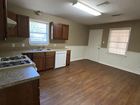 5th image of 904 Baylor Dr