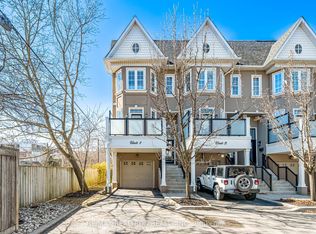 117 Nelson St #1, Oakville, ON L6L 3J1