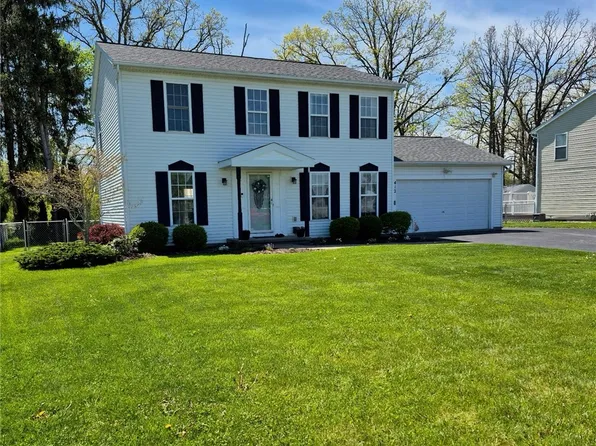412 Burch Farm Dr, Brockport, NY 14420