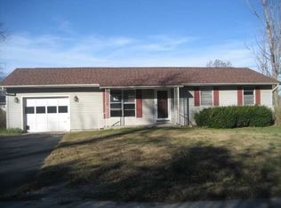 811 E Kirkwood Dr, Aurora, MO 65605