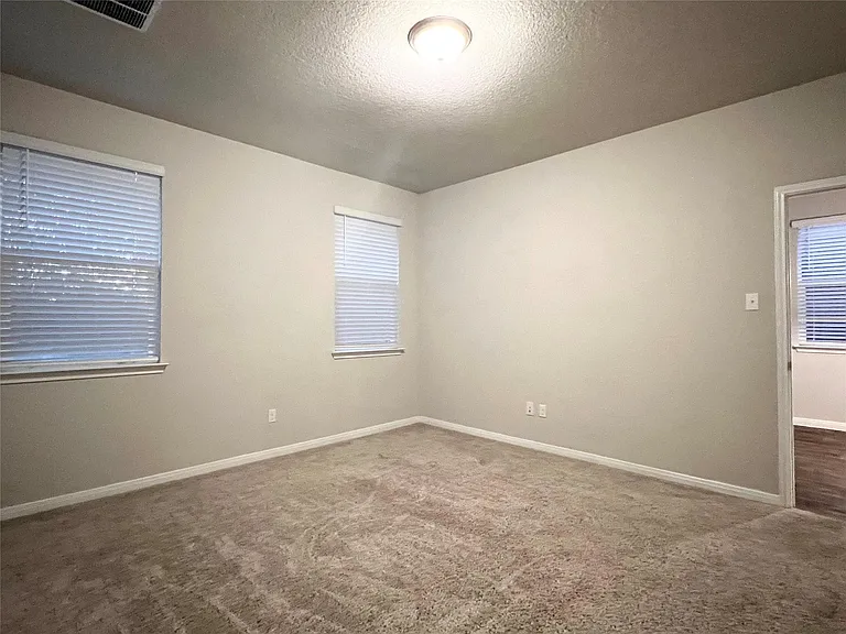105 Naset Dr — Photo 24