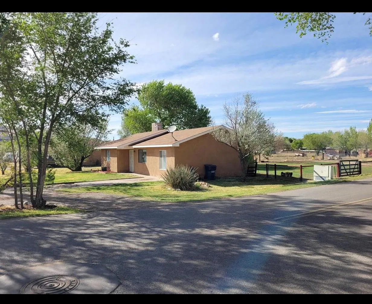 3 bed, 1500 sqft, $1,700 — Photo 2