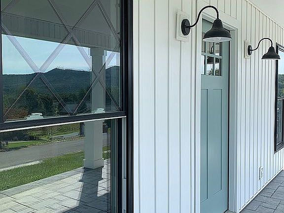 3rd image of 135 Alpine Dr