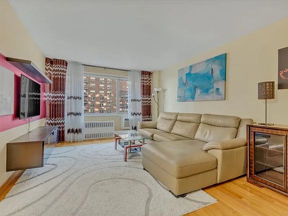 2nd image of 2928 W 5th St APT 9F