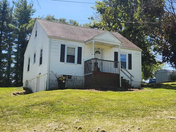318 Wolfe Ave, Marion, VA 24354