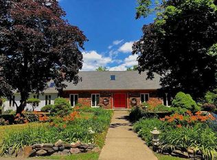 16 Sunrise Dr, Red Hook, NY 12571