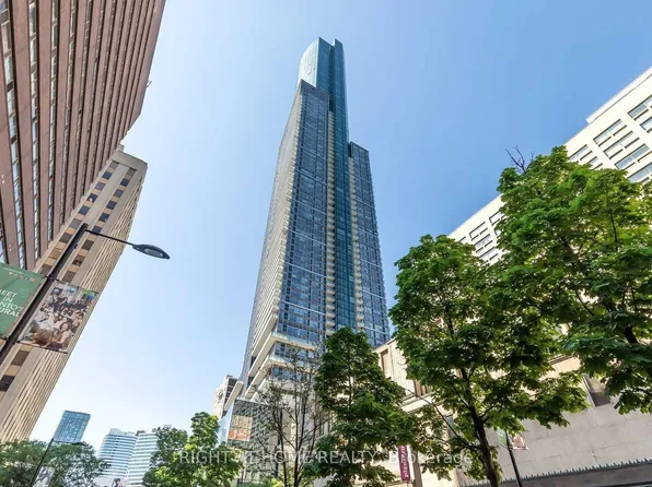 386 Yonge St, Toronto, ON