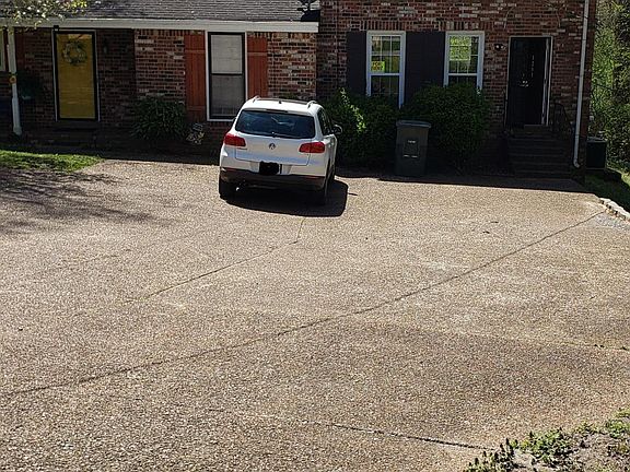 Spacious Driveway (fits about 4 standard Cars)