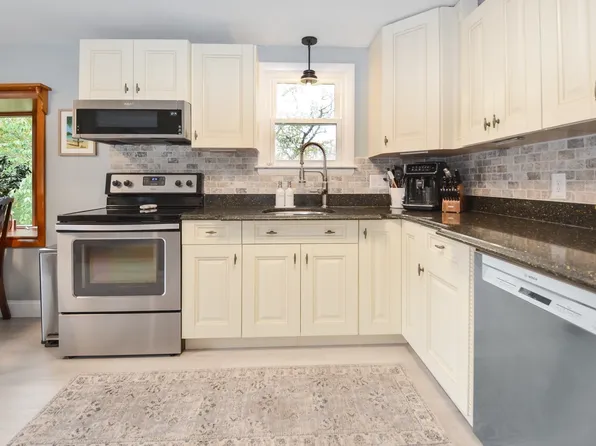 360 High St, Whitman, MA 02382