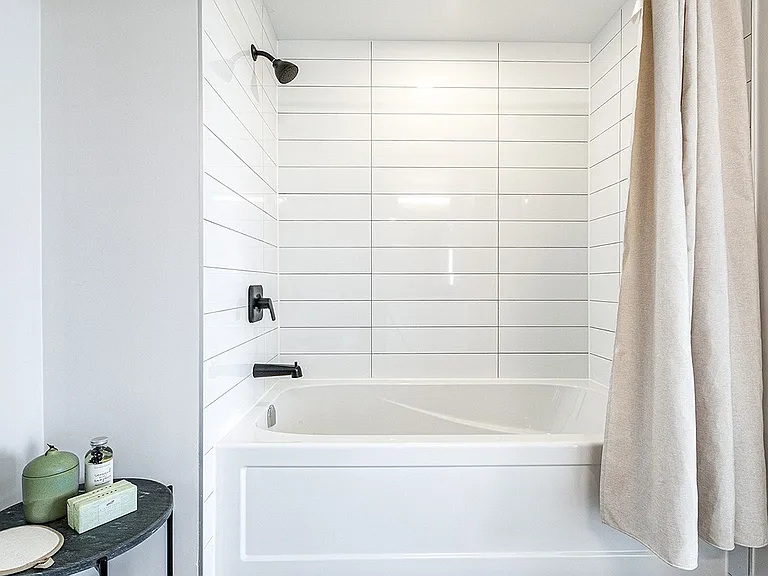 22 Grove St W — Photo 8