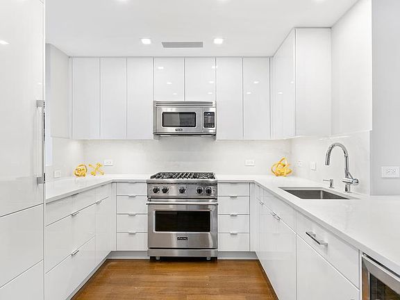 3rd image of 200 E 66th St APT B305