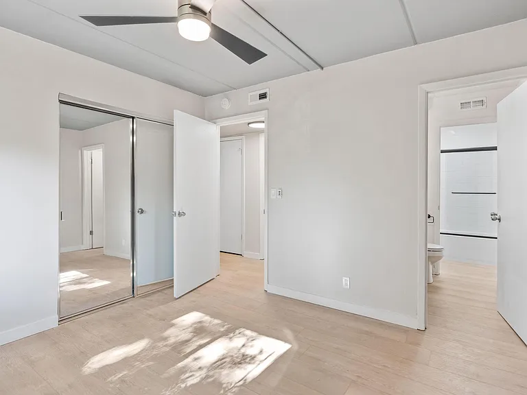 Spacious Master Bedroom with en suite Bathroom