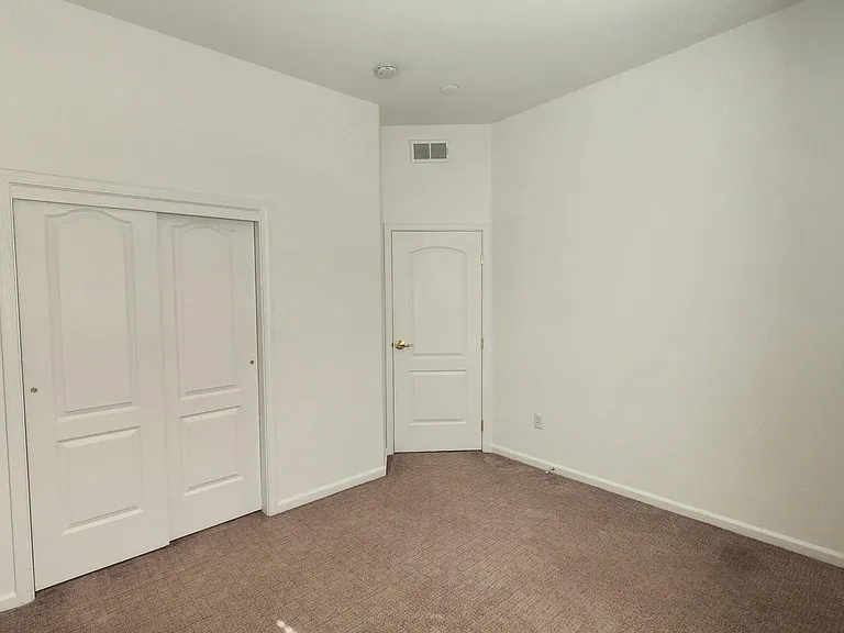1033 S St #6 — Photo 19