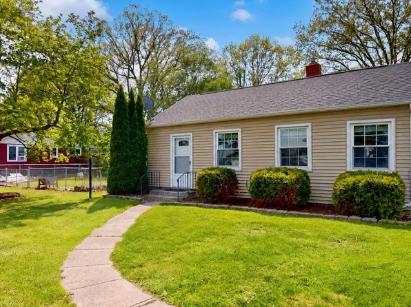 1620 Oakland St, Saint Clair, MI 48079