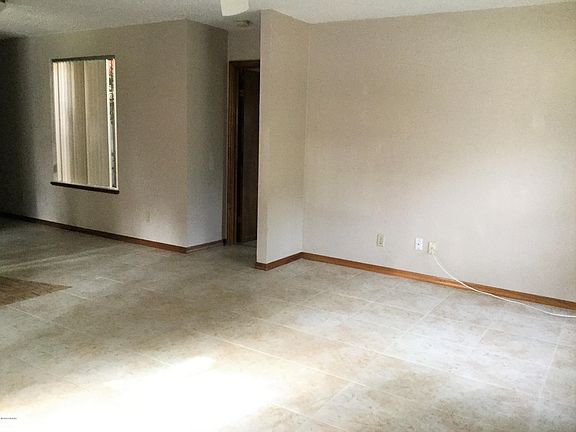 4th image of 6179 Yellowstone Dr