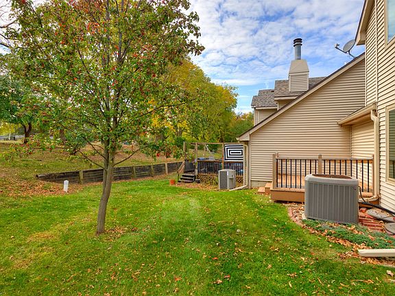 3rd image of 6826 Oakwood Dr