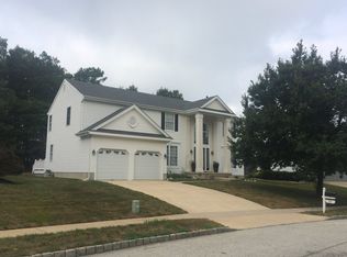 27 Blue Spruce Dr, Sicklerville, NJ 08081