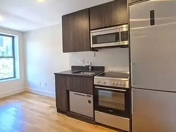 2nd image of 738 E 6th St APT 4A