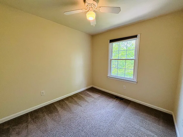 100 Yorkshire Ct — Photo 12