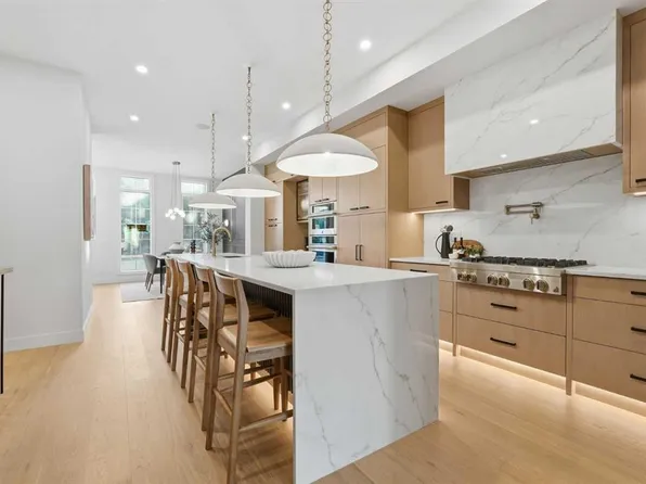 224 W 18a St NW, Calgary, AB T2N 2G9