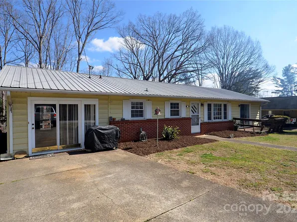 126 Veterans Dr, Marion, NC 28752