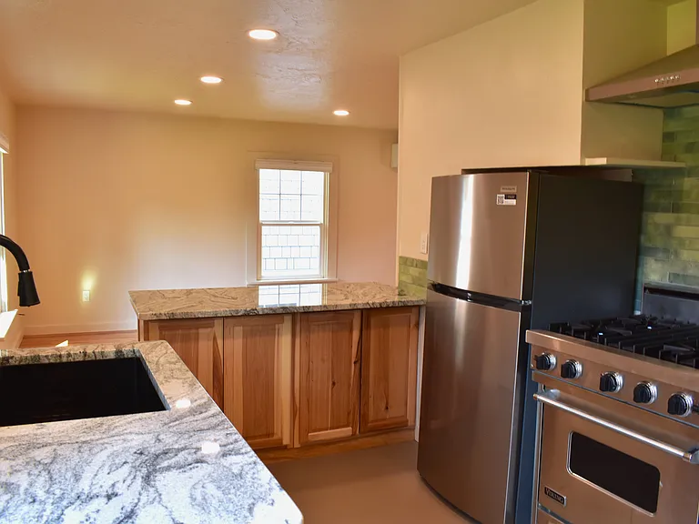 602 Blaine St — Photo 13
