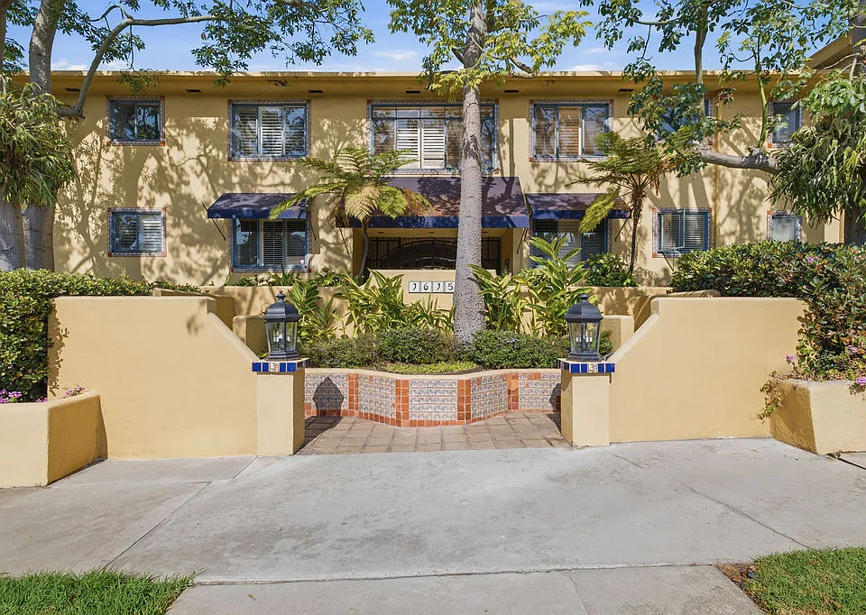 1615 N Laurel Ave #214