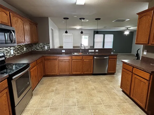 2027 Lake Trail Dr, Heartland, TX 75126