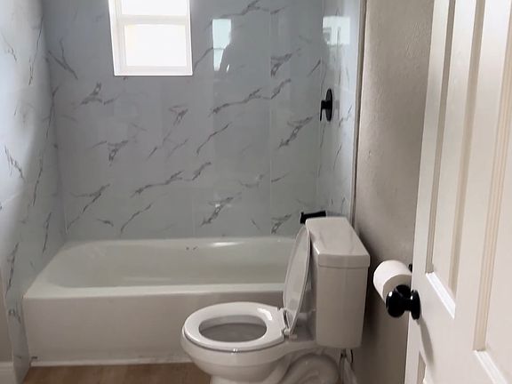 5th image of 4607 N Hubert Ave #7