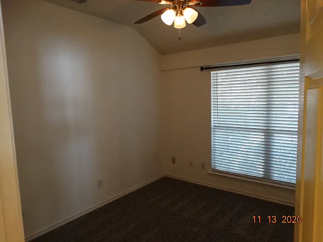 1300 Rosewood Ln — Photo 8