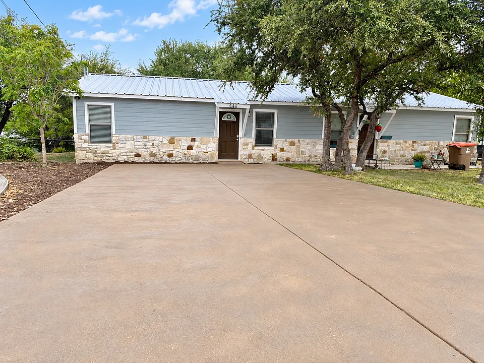 444 Clearview Cyn