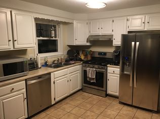 8 Betty Ln, Manchester, NH 03104