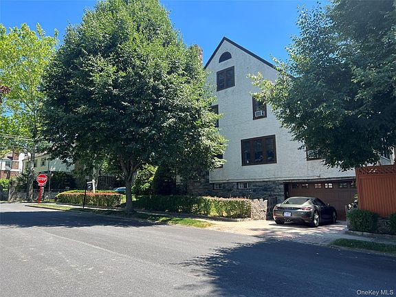 4th image of 233 Kneeland Avenue