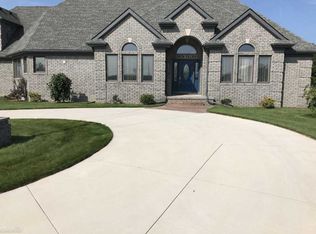 6874 Palms Rd, Fair Haven, MI 48023