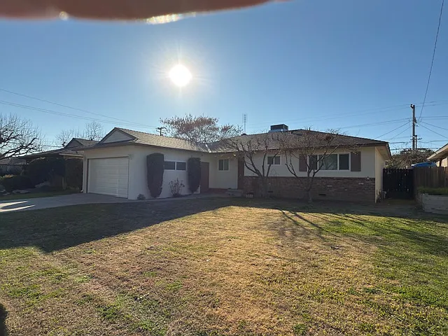 3 bed, 1337 sqft, $2,195 — Photo 2